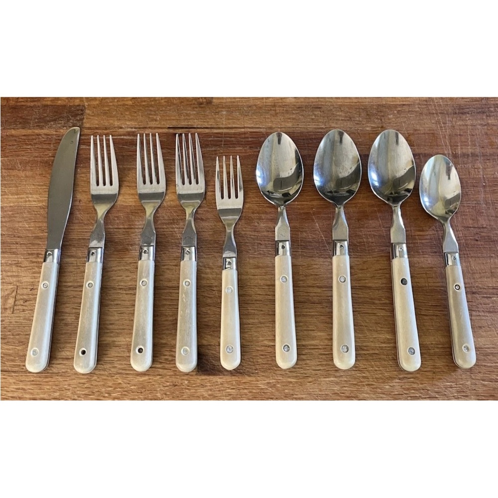 (9) Washington Forge MARDI GRAS Tan Flatware Set~4 Spoons 4 Forks 1 Knife